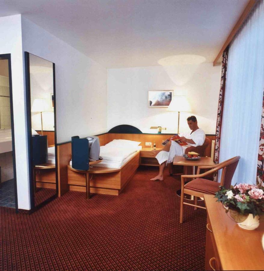 Parkhotel Zur Klause Bad Hall Exterior photo